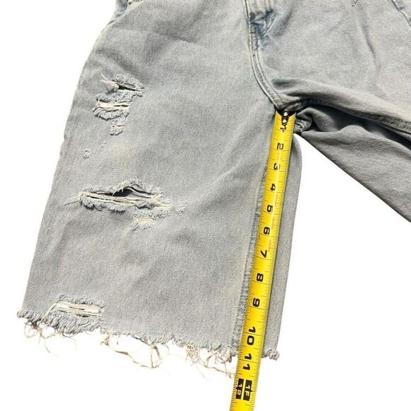 SIMPLE SOCIETY Light Wash Distressed Bermuda Jean Shorts Size 3/26 - Picture 6 of 7